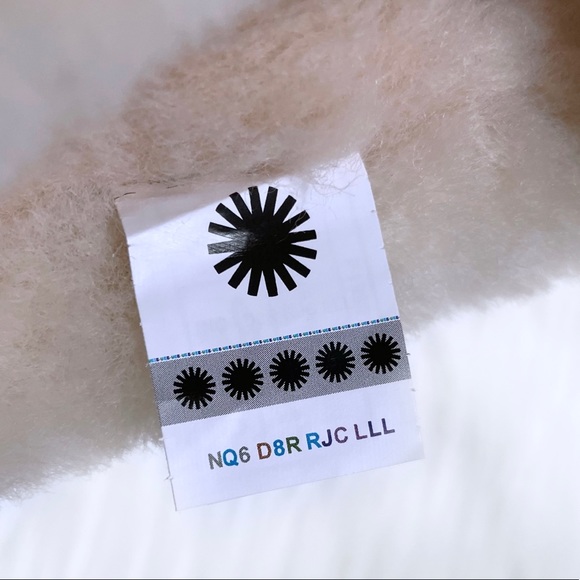 UGG Women’s Dakota Spill Seam Moccasin Slippers In Pink Cloud - Picture 8 of 8